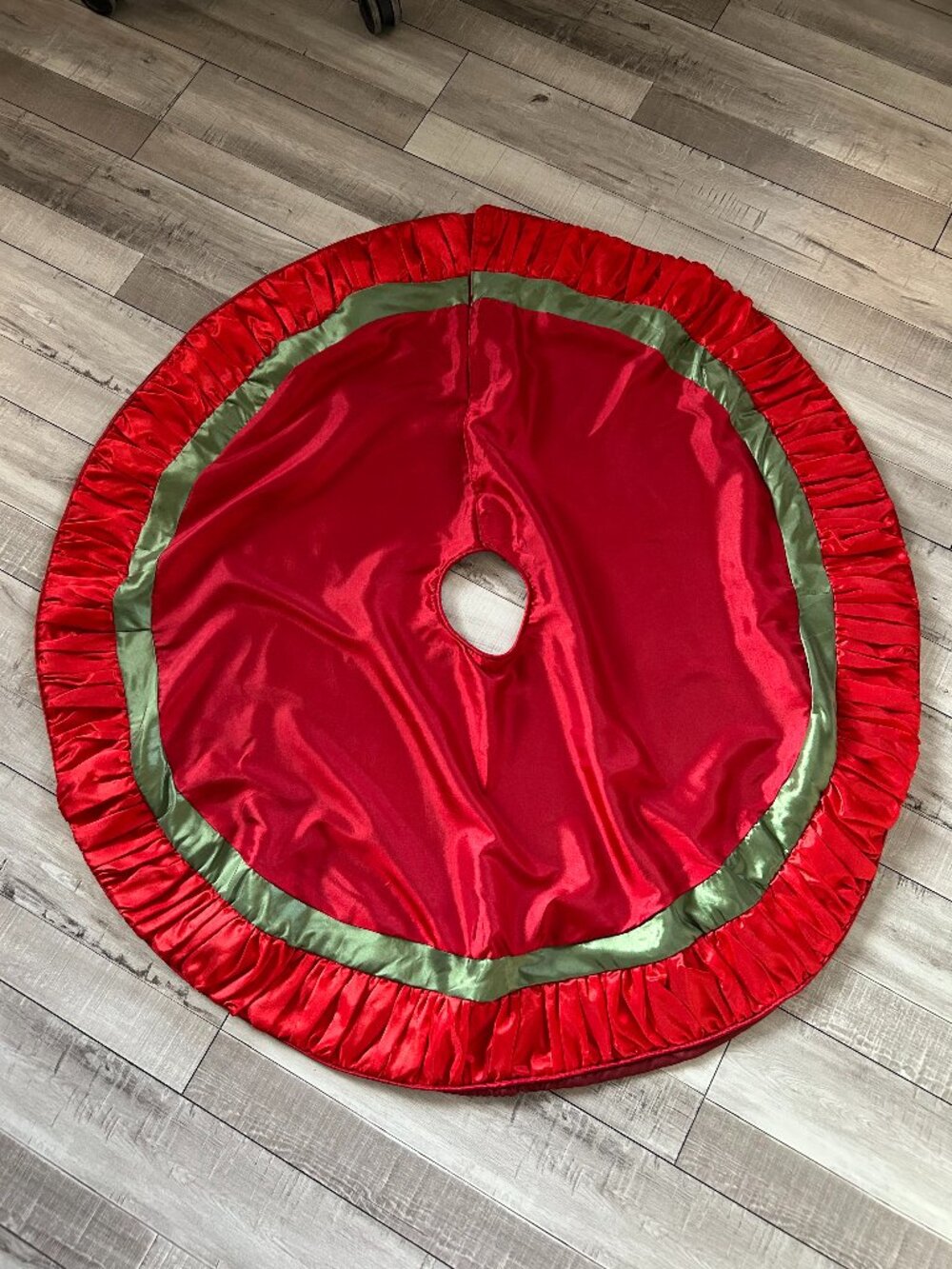 EXC Stratford Home Christmas Tree Skirt 45" Round